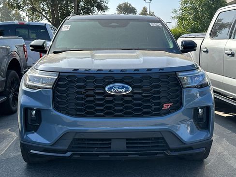 Used 2025 Ford Explorer ST RWD image 2