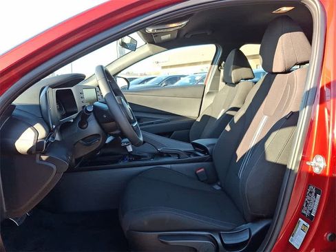 Used 2025 Hyundai Elantra Sport image 13