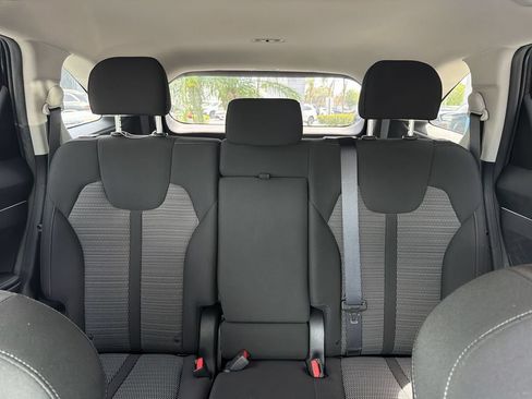 Used 2023 Kia Sorento LX FWD image 12