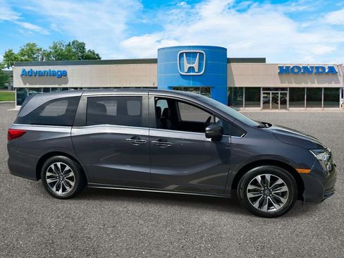 Used 2023 Honda Odyssey EX-L image 3