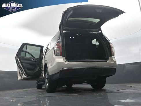 Used 2022 Chevrolet Tahoe LT w/ LT Signature Plus Package RWD image 30