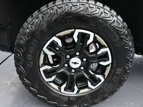 Used 2024 Chevrolet Silverado 1500 ZR2 w/ Technology Package AWD/4WD image 22