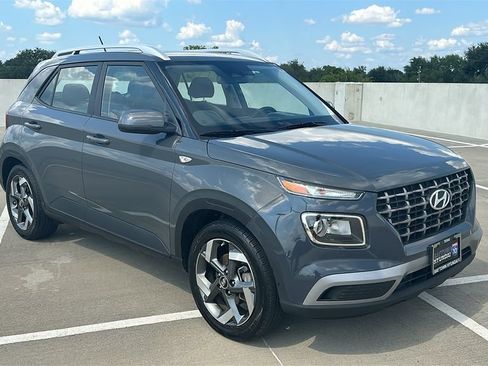 Used 2025 Hyundai Venue SEL FWD image 15