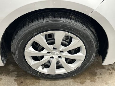 Used 2022 Toyota Corolla LE image 5