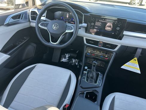 New 2026 Volkswagen Taos SE FWD image 10