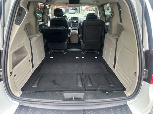 Used 2015 Chrysler Town & Country Touring w/ Driver Convenience Group image 27