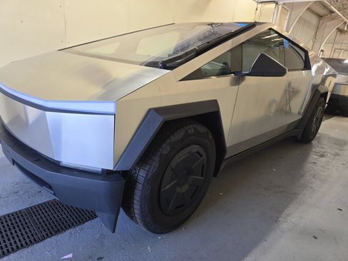 Used 2025 Tesla Cybertruck AWD Crew Cab image 6