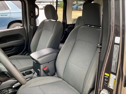 Used 2025 Jeep Wrangler Sport S image 9