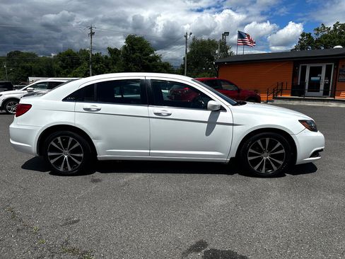 Used 2013 Chrysler 200 Touring w/ S Exterior Appearance Pkg image 4