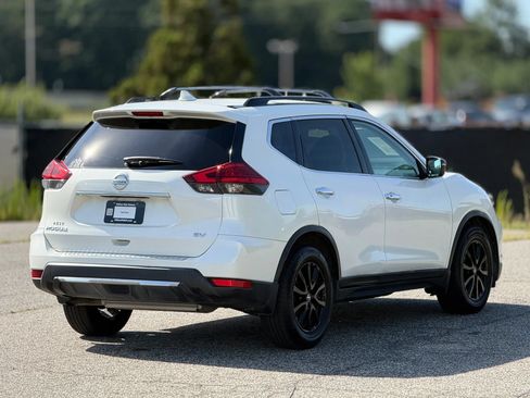 Used 2017 Nissan Rogue SV w/ Midnight Edition FWD image 9