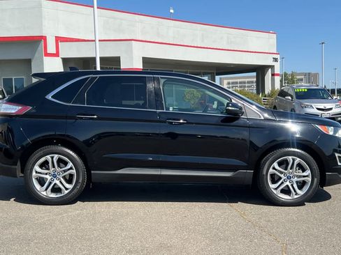 Used 2018 Ford Edge Titanium FWD image 6