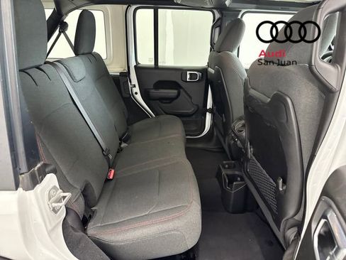 Used 2025 Jeep Wrangler Unlimited Rubicon image 27