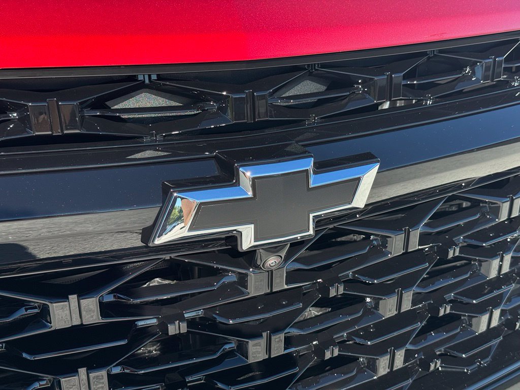 New 2027 Chevrolet Traverse RS w/ LPO, Floor Liner Package FWD image 9