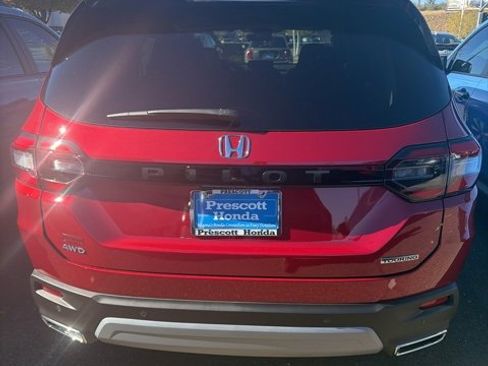 New 2025 Honda Pilot Touring image 6