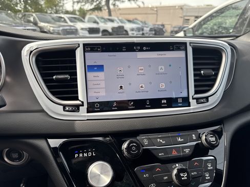 New 2026 Chrysler Voyager LX image 26