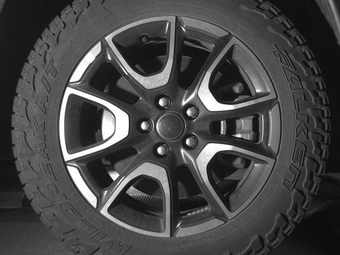 Used 2025 Jeep Compass Trailhawk AWD/4WD image 10