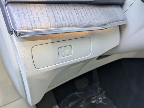 Certified 2023 Volvo XC90 B6 Ultimate image 23