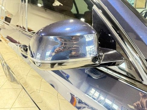 Used 2022 BMW X7 M50i image 11