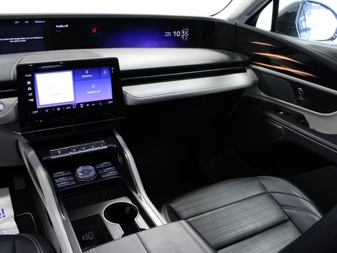 Used 2024 Lincoln Nautilus Reserve image 19