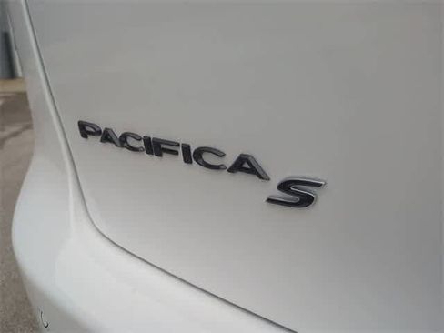 New 2026 Chrysler Pacifica Select image 13