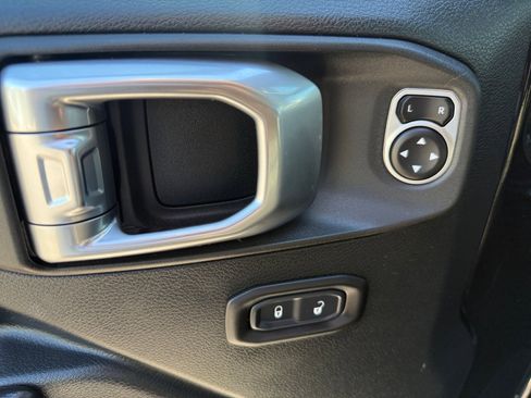 Certified 2020 Jeep Gladiator Mojave image 13