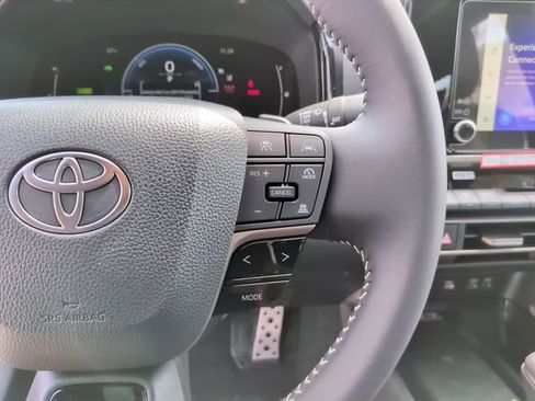 Used 2026 Toyota Camry SE FWD image 18