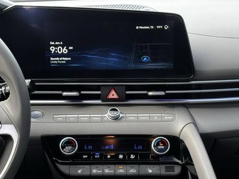 Used 2025 Hyundai Elantra SEL FWD image 16