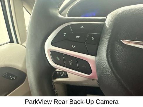 Used 2024 Chrysler Pacifica Touring-L FWD image 36