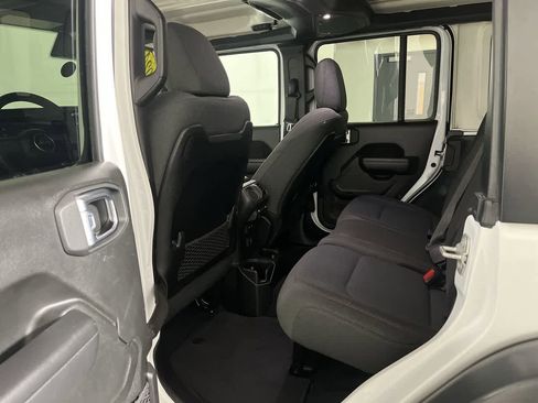 Used 2024 Jeep Wrangler Unlimited Rubicon image 24