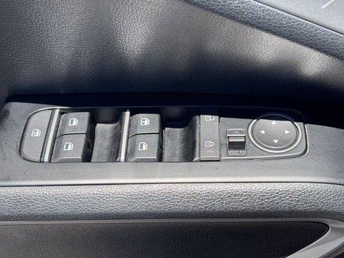Used 2023 Kia Soul LX w/ Option Group 015 FWD image 19