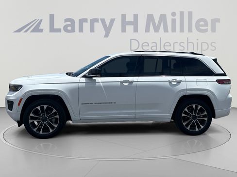 Used 2023 Jeep Grand Cherokee Overland w/ Luxury Tech Group IV AWD/4WD image 2