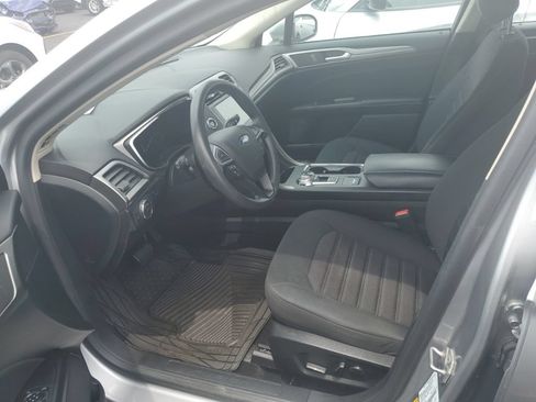 Used 2020 Ford Fusion SE FWD image 4