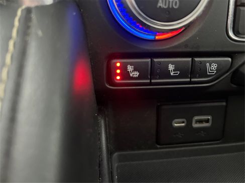 Used 2021 GMC Yukon XL SLT w/ SLT Premium Package image 49