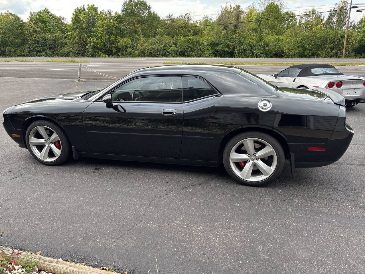 Used 2010 Dodge Challenger SRT8 w/ SRT Option Group II RWD image 6
