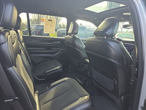 Used 2024 Jeep Grand Cherokee L Altitude image 10