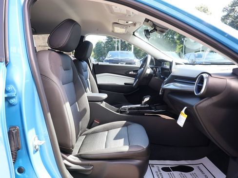 New 2026 Chevrolet Trax LT w/ Midnight Edition FWD image 31