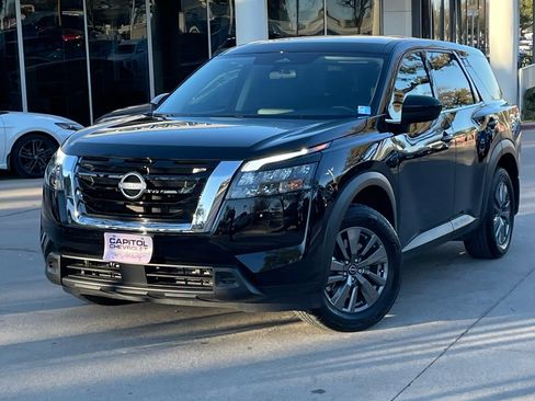 Used 2025 Nissan Pathfinder S image 9