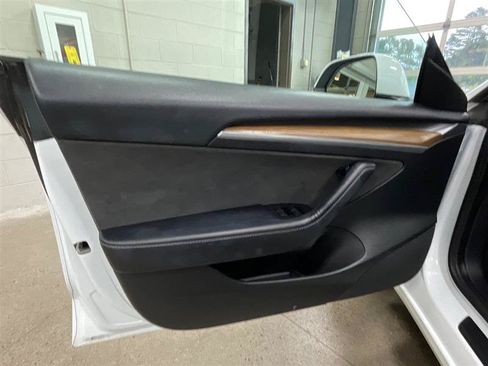Used 2022 Tesla Model 3 Long Range AWD/4WD image 10
