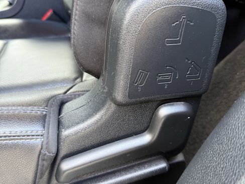 Used 2017 Ford Explorer Limited w/ Equipment Group 301A FWD image 17