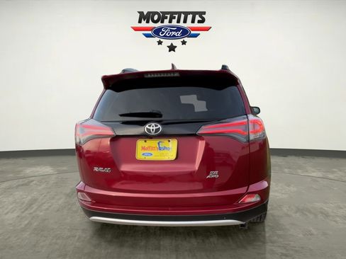 Used 2018 Toyota RAV4 SE image 4
