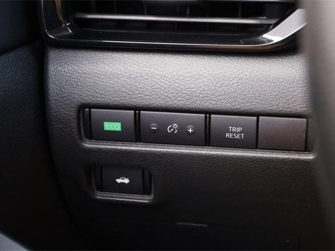 Certified 2024 Nissan Sentra SV image 18