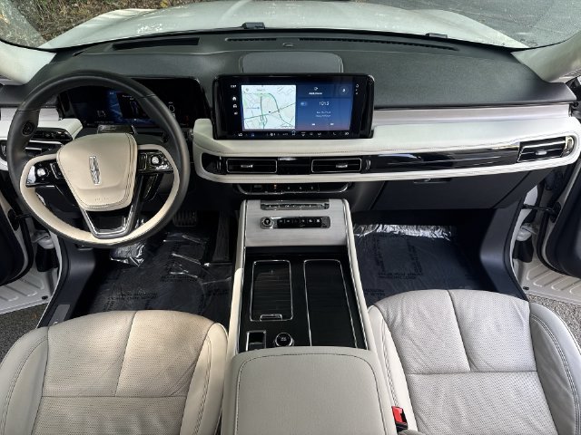Used 2025 Lincoln Aviator Reserve w/ Illumination Package AWD/4WD image 9