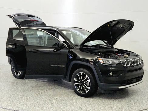 Used 2022 Jeep Compass Limited image 9