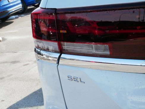 Certified 2024 Volkswagen Atlas SEL Premium R-Line image 17