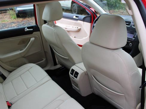 Used 2013 Volkswagen Jetta SE image 34