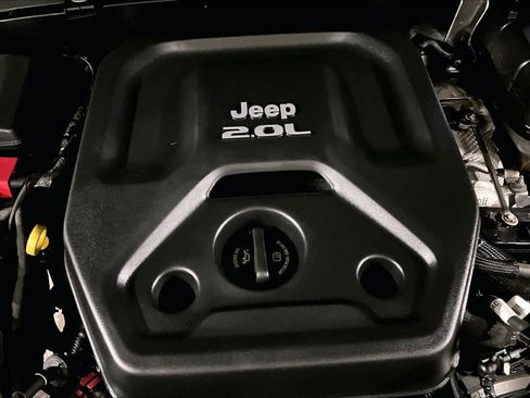 Used 2021 Jeep Wrangler Unlimited Sahara AWD/4WD image 29