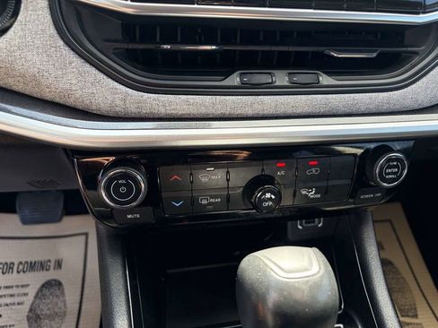 Used 2022 Jeep Compass Latitude image 15