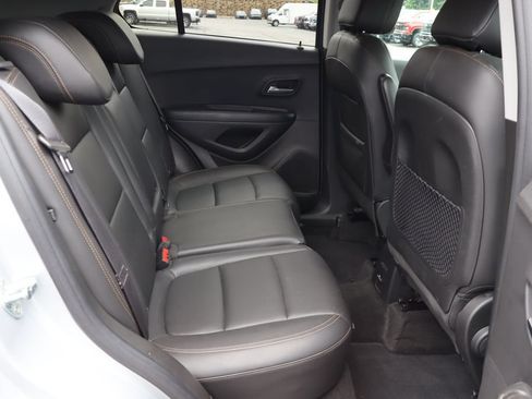 Used 2021 Chevrolet Trax LT w/ Redline Edition AWD/4WD image 19