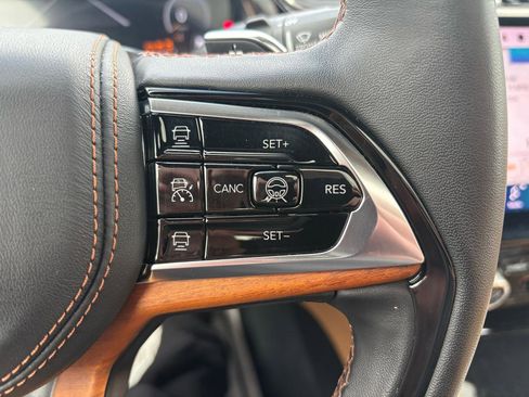 Used 2023 Jeep Grand Cherokee Summit AWD/4WD image 19