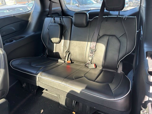 Used 2024 Chrysler Pacifica Limited w/ S Appearance Package FWD image 9